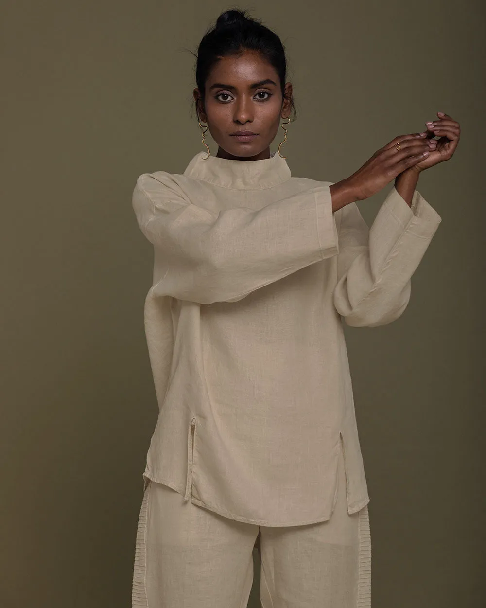 Monday Playlist Top - Sand Beige