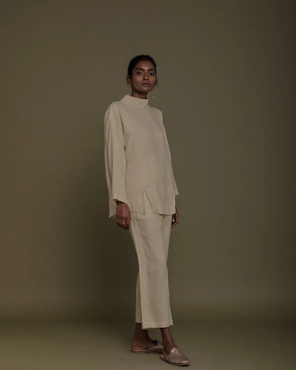 Monday Playlist Top - Sand Beige