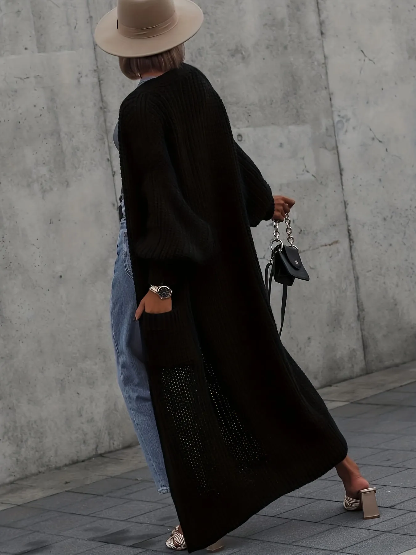Warm and stylish plus size cardigan with pockets